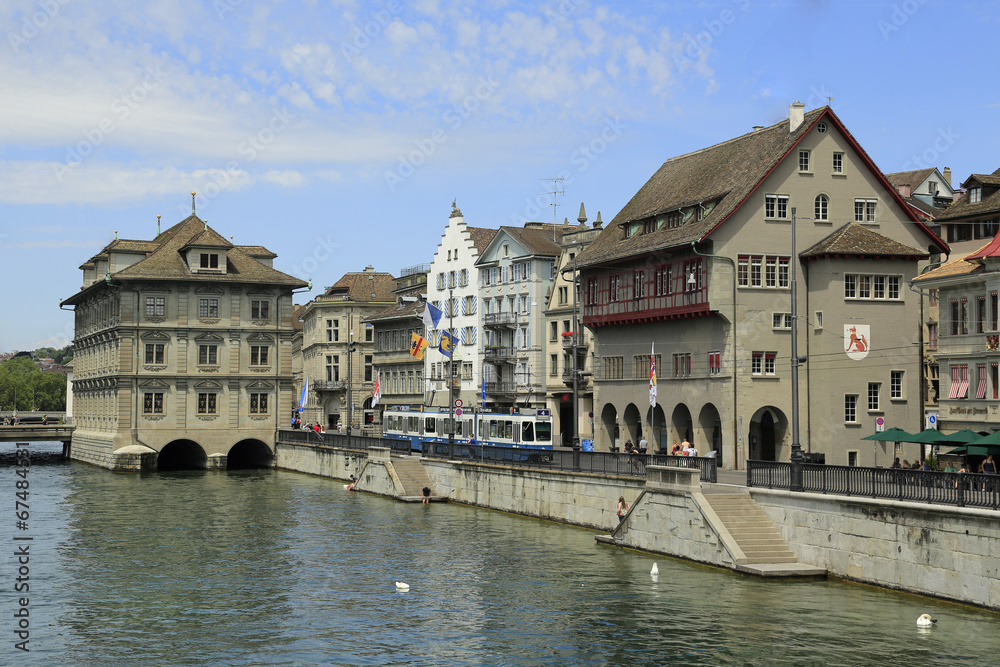 Historisches Viertel am Ostufer der Limmat in Zürich
