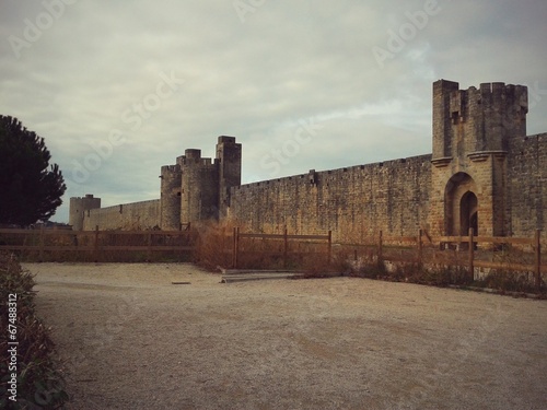 Aigues-Mortes, città fortificata in Francia photo