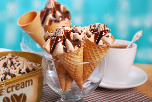 Schilderij op canvas coffee ice cream in  cones