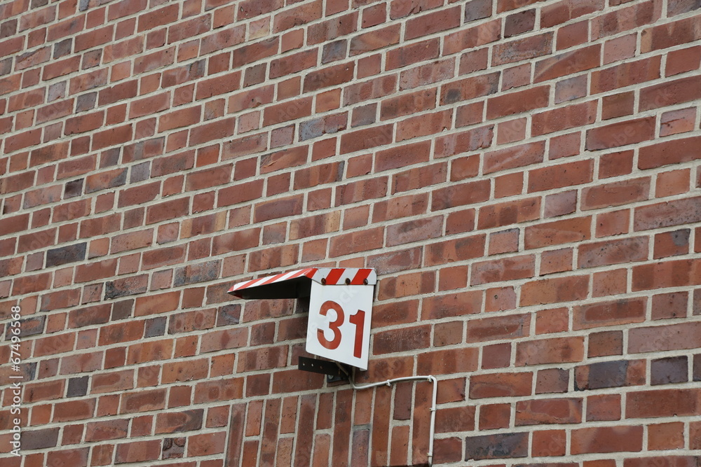 hausnummer 31 an einer backsteinwand hausnummer 31 an einer backsteinwand
