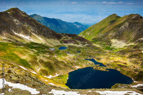 Fototapeta Naklejka Na Ścianę i Meble -  Glacial lake and mountains