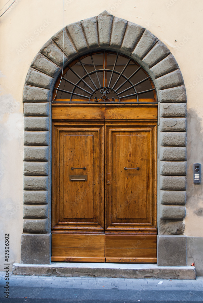 Porta in legno, ingresso vecchio palazzo signorile