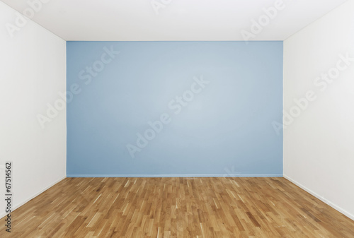 Empty room with a blue wall © klikk