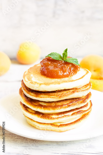 pancakes with apricot jam