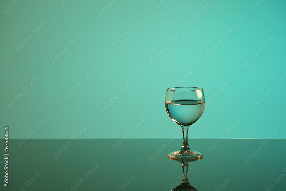 Glass mit alkohol  - obrazy, fototapety, plakaty 