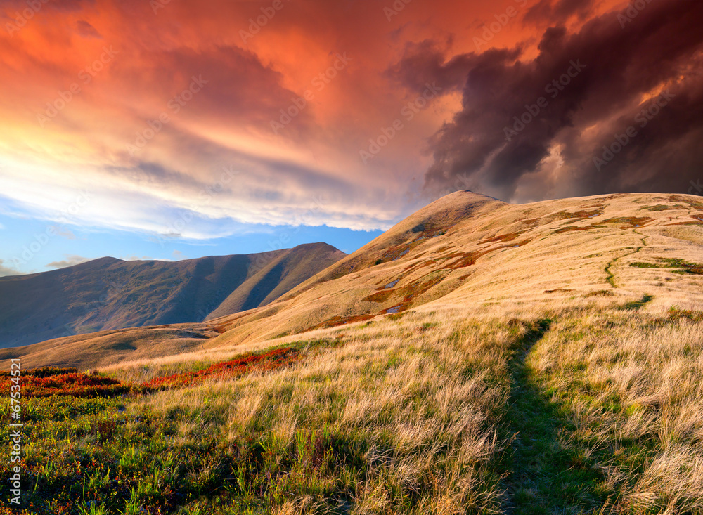 Obraz premium Colorful autumn sunrise in the mountains