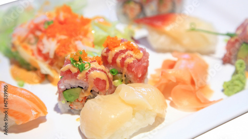 sushi and spicy maki set