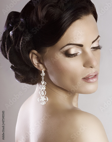 Fashion woman with jewelry precious decorations.