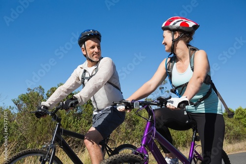 Fototapeta Naklejka Na Ścianę i Meble -  Active couple going for a bike ride in the countryside