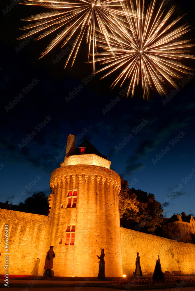 Feu d'artifice à la tour du Connétable à Vannes Feu d'artifice à la tour du Connétable à Vannes