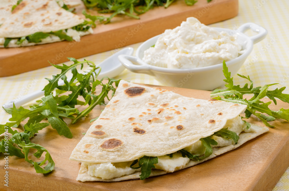 Piadina con rucola e stracchino Piadina con rucola e stracchino