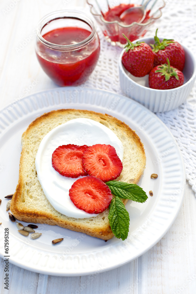 Toast with creamy cheese, fresh strawberry and mint Toast with creamy cheese, fresh strawberry and mint