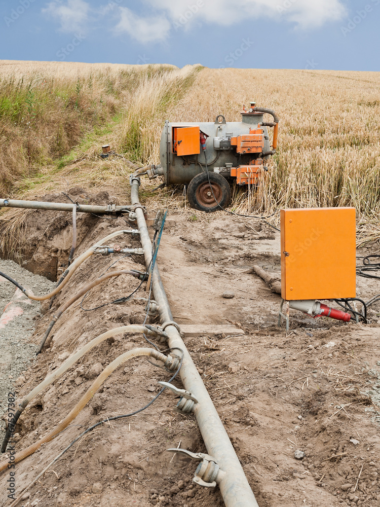 Eine Vakuum-Pumpe mit Rohren und Schläuchen bei der Arbeit Stock Photo ...