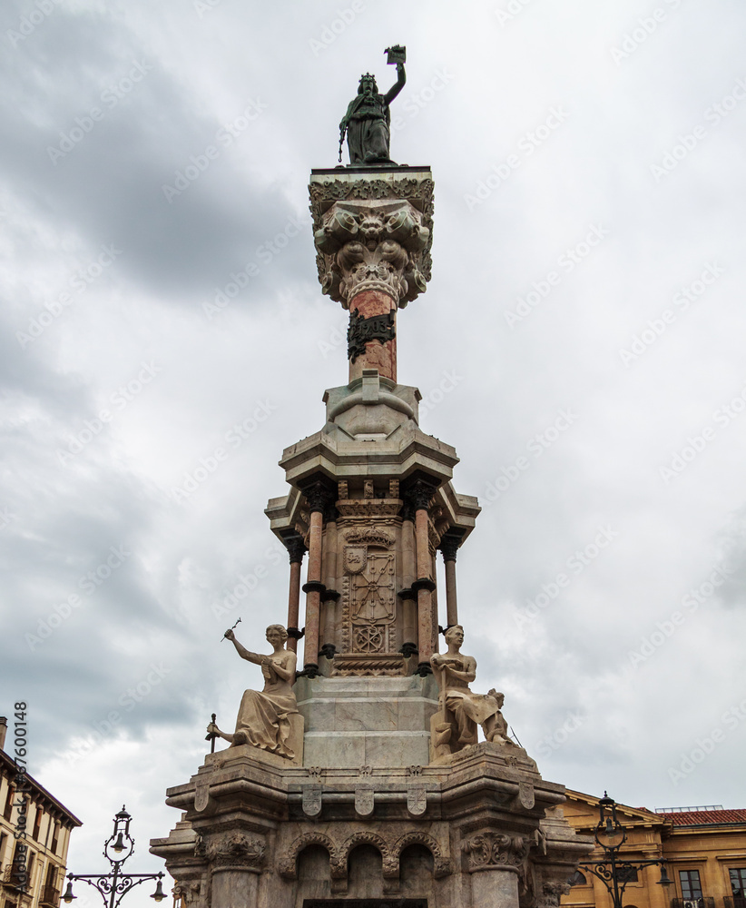 Fototapeta premium pamplona monument