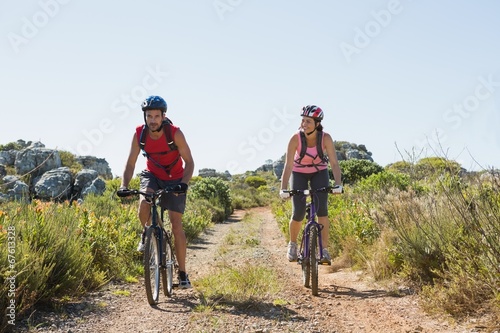 Active couple cycling in the countryside © WavebreakMediaMicro