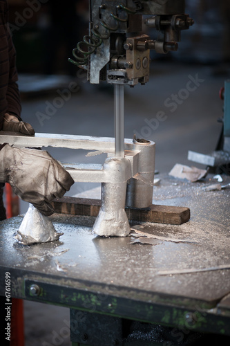 Clipper worker with circular saw