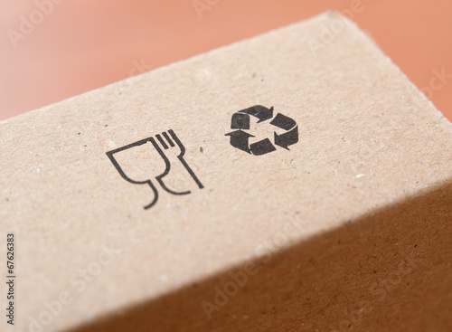 Symbols of restaurant and recycling