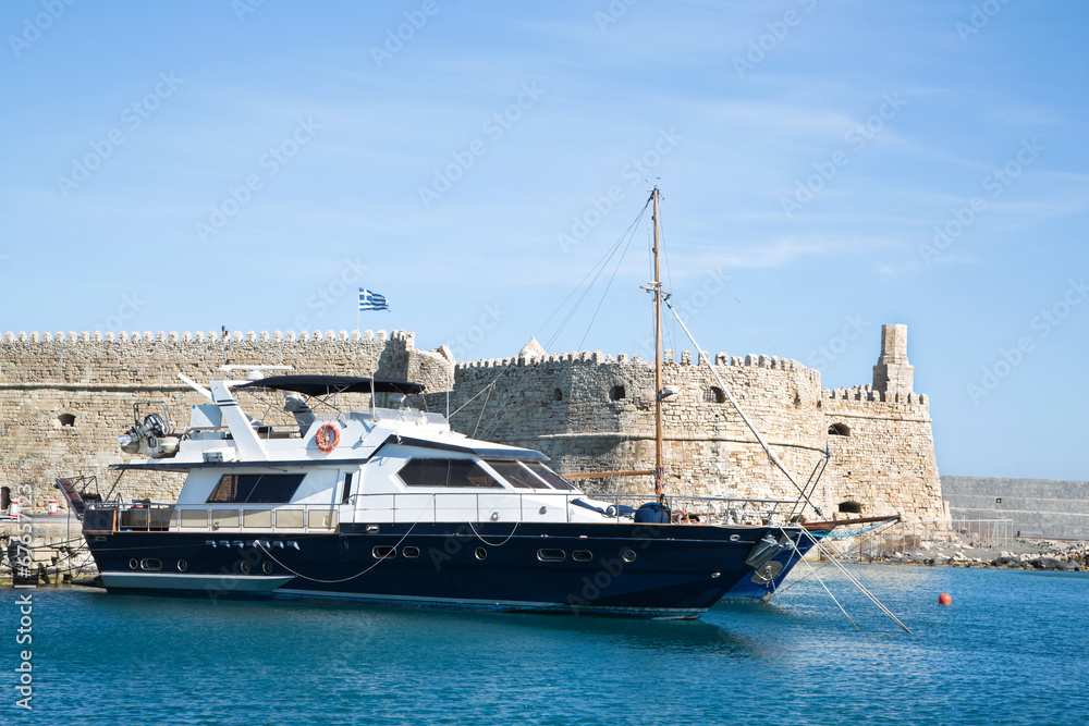 Hafen Heraklion: Insel Kreta mit Stadtmauer Koule - obrazy, fototapety, plakaty 