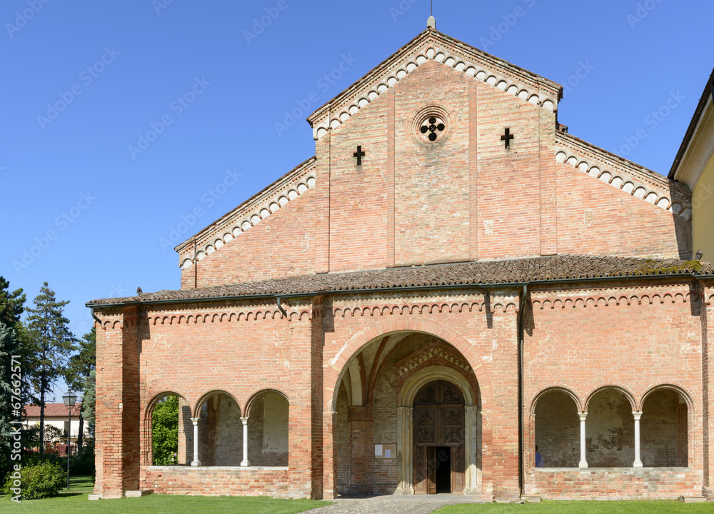 narthex and church facade, Abbadia Cerreto