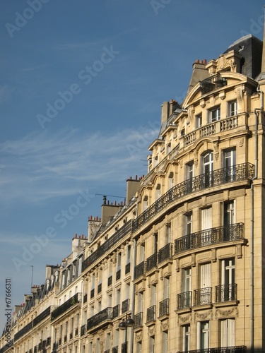 Enfilade d'immeubles haussmanniens