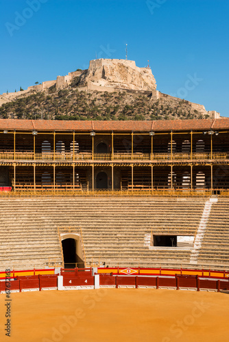 Plaza De Toros y Castillo De Alicante. España