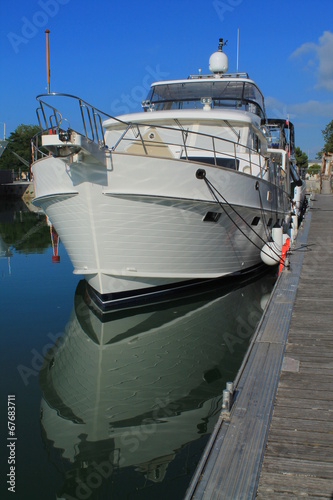Bassin des grands yachts à La Rochelle © Picturereflex