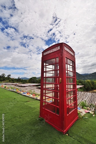 The red telephone box © Rutchapoom Muangkaew