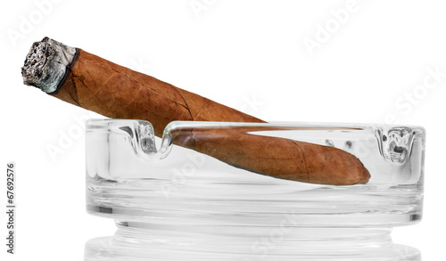 Fotografija Smoking cigar in an ashtray