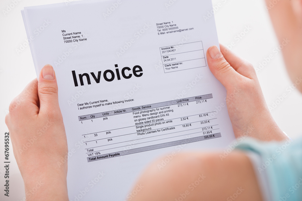 Obraz premium Woman Holding Invoice