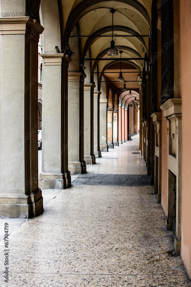 Fototapeta premium via Galliera, typowy portyk w Bolonii
