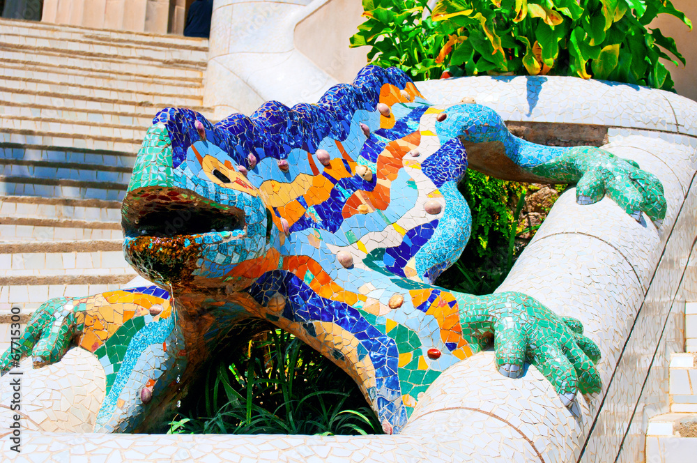 Fototapeta premium Mosaic Salamander in Barcelona Park Guell