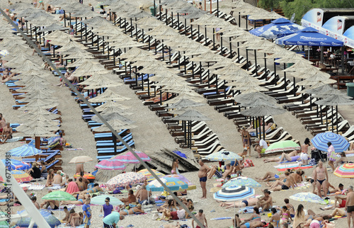 Tourists enjoys sea vacation