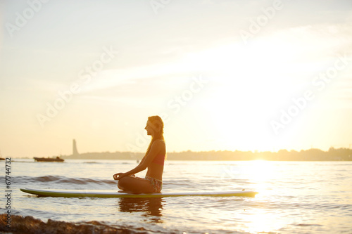SUP Yoga Meditation © bevisphoto