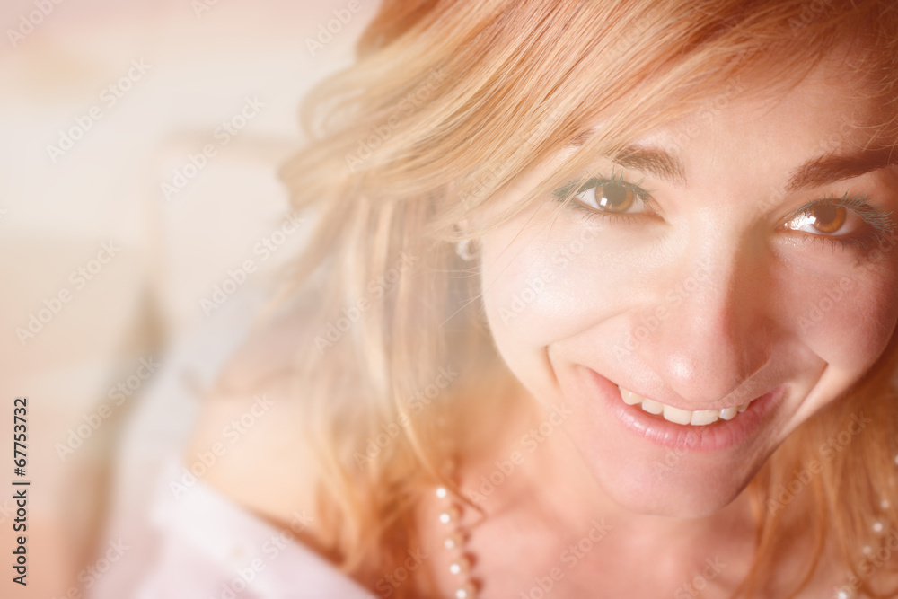 Naklejka premium beautiful romantic woman in morning bed