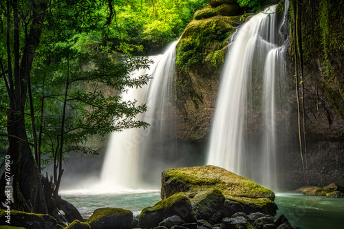 Fototapeta Naklejka Na Ścianę i Meble -  Heo Suwat Waterfall
