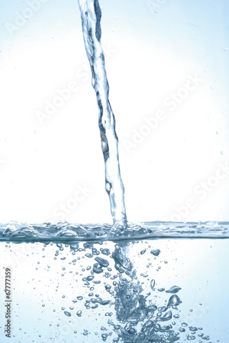 wasserstrahl in wasser