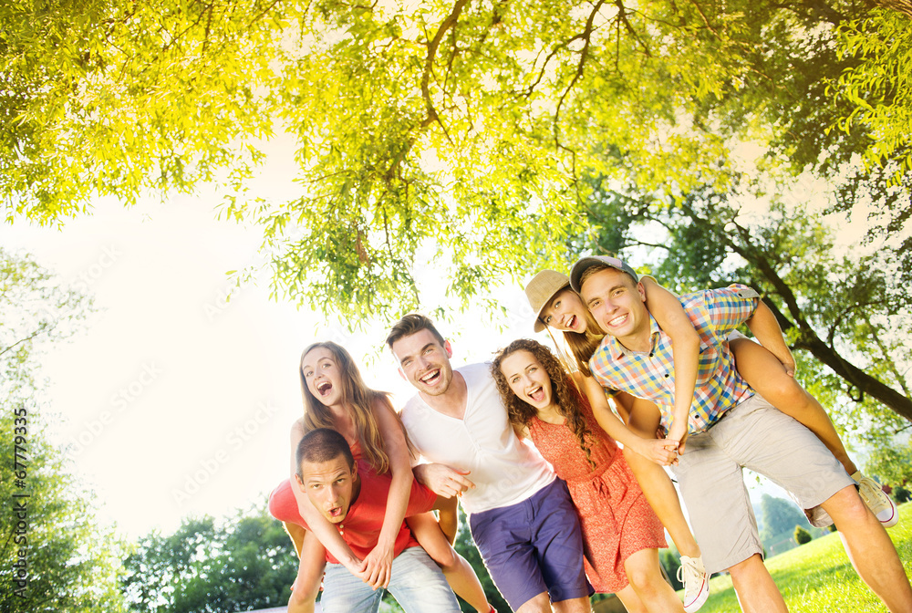 Fototapeta premium Friends having fun in park