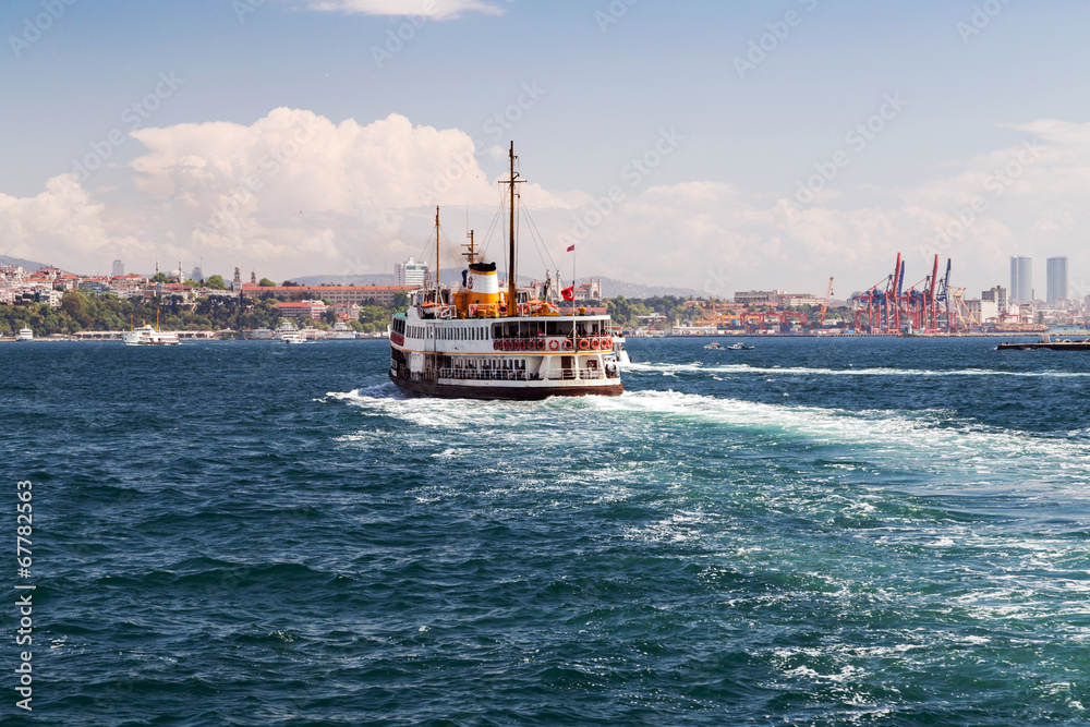 Obraz premium Passenger vessel in Bosporus, Istanbul, Turkey.