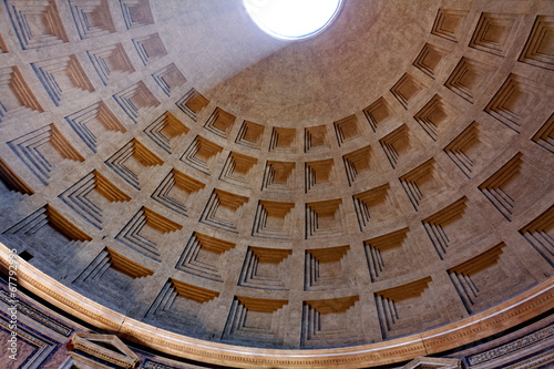 Pantheon  Roma. Coupole du Panth  on  Rome