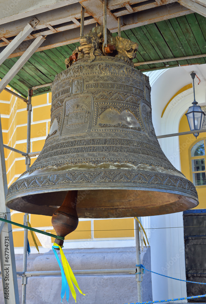 Obraz premium Bell, yellow and blue ribbons Глкфшту