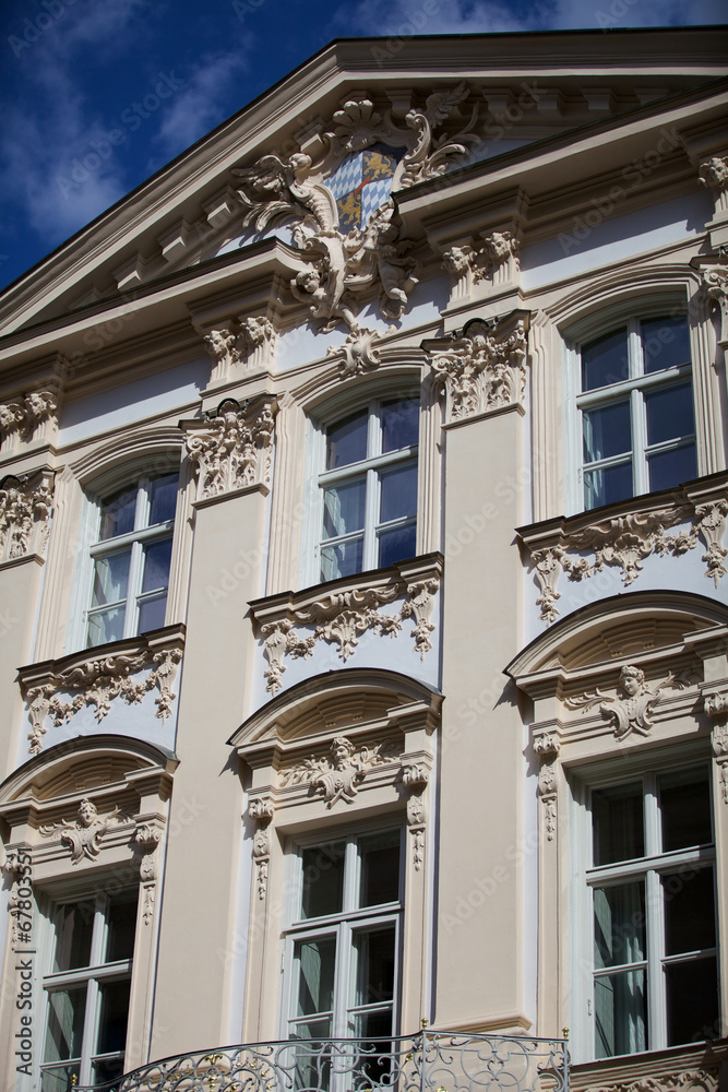 Obraz premium München - Fassade des Palais Holnstein