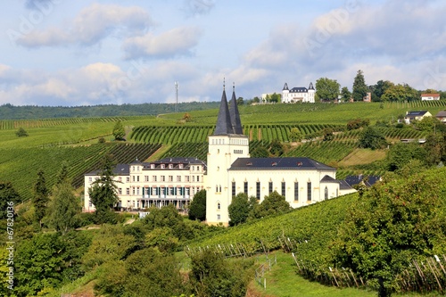 Fototapete Vorne Kloster Johannisberg, hinten Schloss Hansenberg (September 2013)