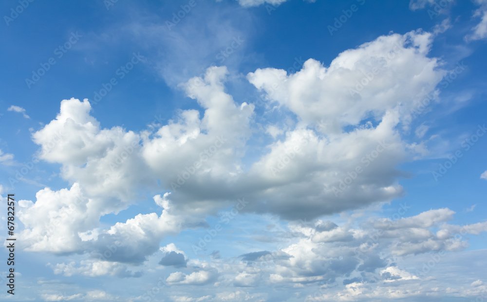 Obraz premium white fluffy clouds in the blue sky