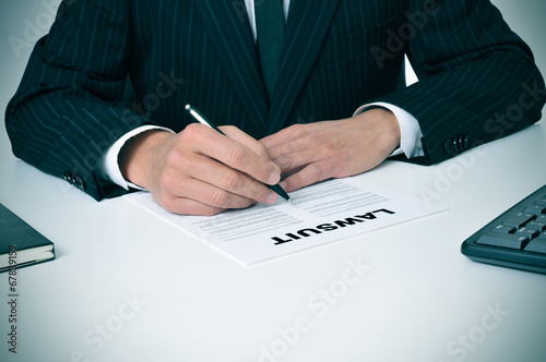 Ταπετσαρία lawsuit