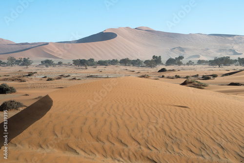 Trek dans la vallée de la Tsauchab en Namibie photo