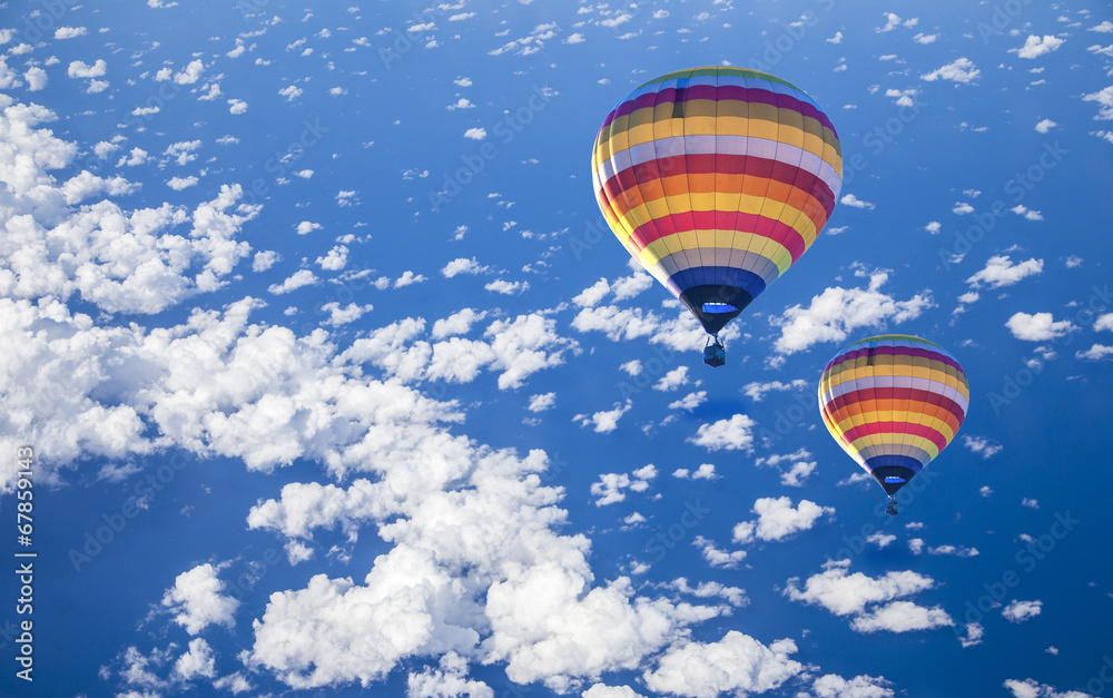 Naklejka premium Hot air balloon on sea with cloud