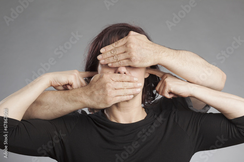 Nichts sehen, nichts hören, nichts sagen. photo