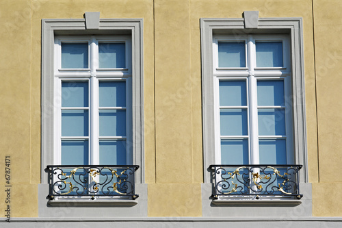 Zwei Fenster vom Karlsruher Schloss photo