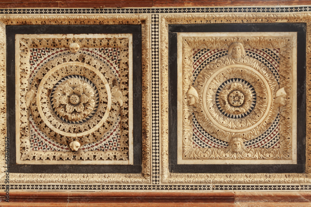 Ornamente vom Taufbecken, Baptisterium von Pisa