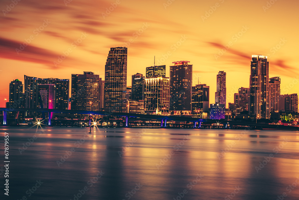 Fototapeta premium Miasto Miami o zachodzie słońca